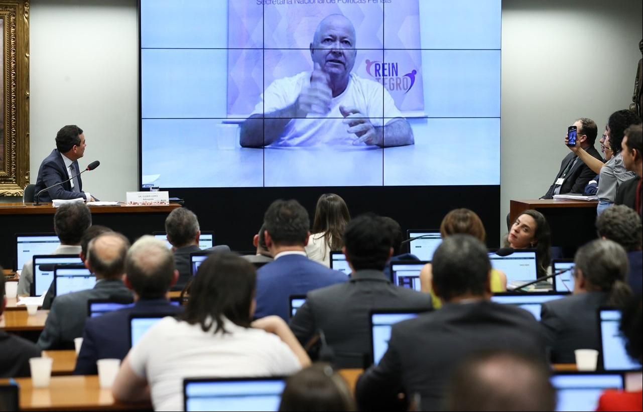 O deputado Chiquinho Brazão durante sua própria defesa na CCJ da Câmara, em 26 de março