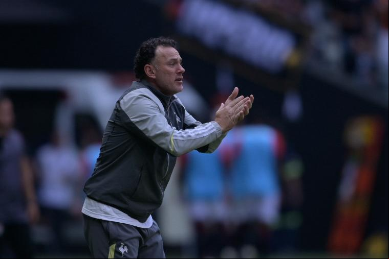 Gabriel Milito, técnico do Atlético, em jogo contra o Atlético-GO