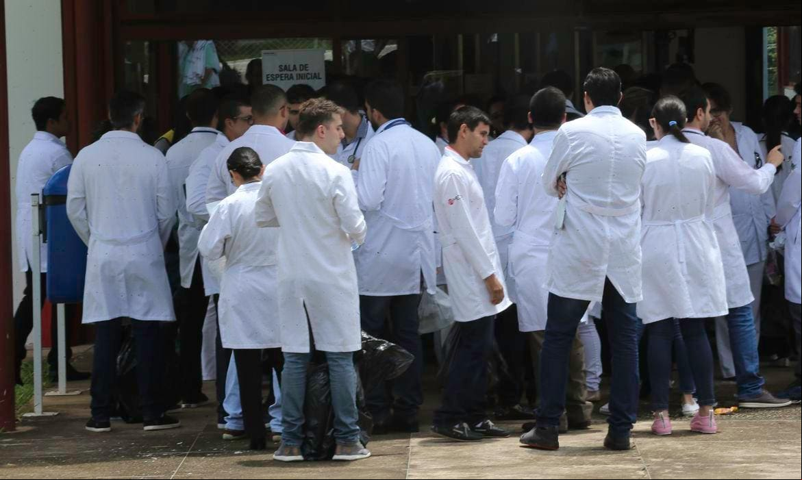 Revalida subsidia o processo de revalidação dos diplomas de médicos que se formaram no exterior e querem atuar no Brasil