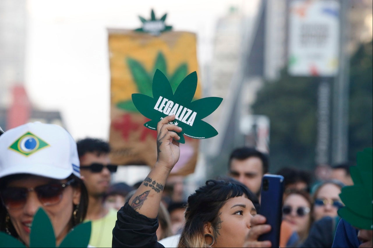 O tema deve continuar em debate no Congresso Nacional, que analisa uma PEC que criminaliza a posse e o porte de drogas em qualquer quantidade 