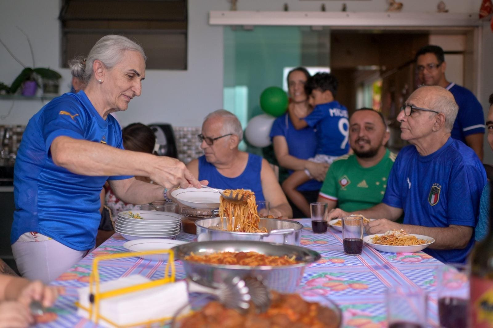 Em volta da mesa farta, a família Riccio mistura costumes italianos aos mineiros Em volta da mesa farta, a família Riccio mistura costumes italianos aos mineiros (Fred Magno/O TEMPO)