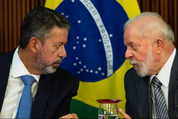 Na ordem, o presidente da Câmara, Arthur Lira, e o presidente da República, Luiz Inácio Lula da Silva Na ordem, o presidente da Câmara, Arthur Lira, e o presidente da República, Luiz Inácio Lula da Silva