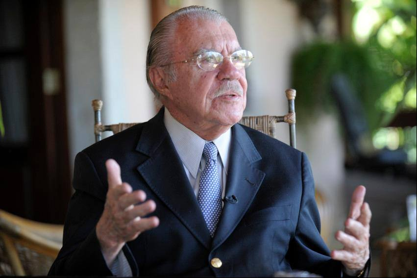 O ex-presidente José Sarney (MDB), de 94 anos, se recupera de uma queda que levou enquanto caminhava perto de casa