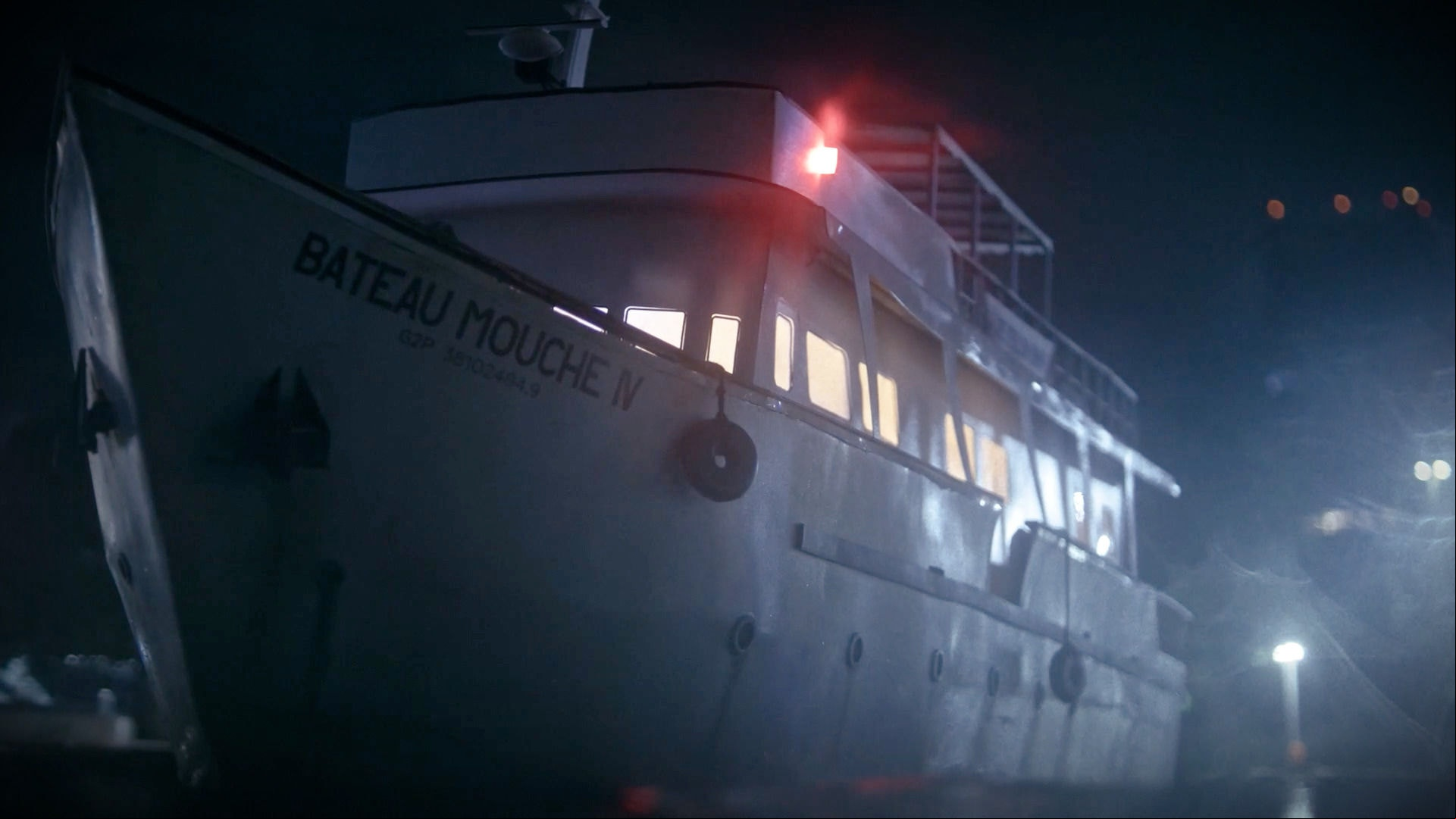 Barco Bateau Mouche IV levava 153 pessoas para assistir à queima de fogos no réveillon de Copacabana quando naufragou