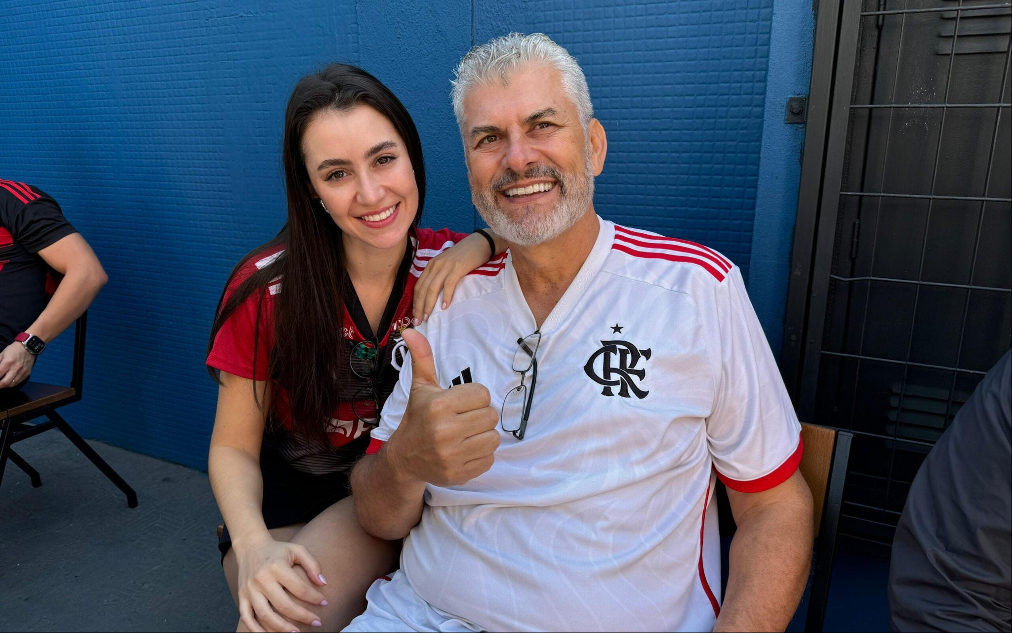Dionei Carlos Aguiar viajou com sua filha para acompanhar jogo do Flamengo (Foto: Giselly Corrêa)