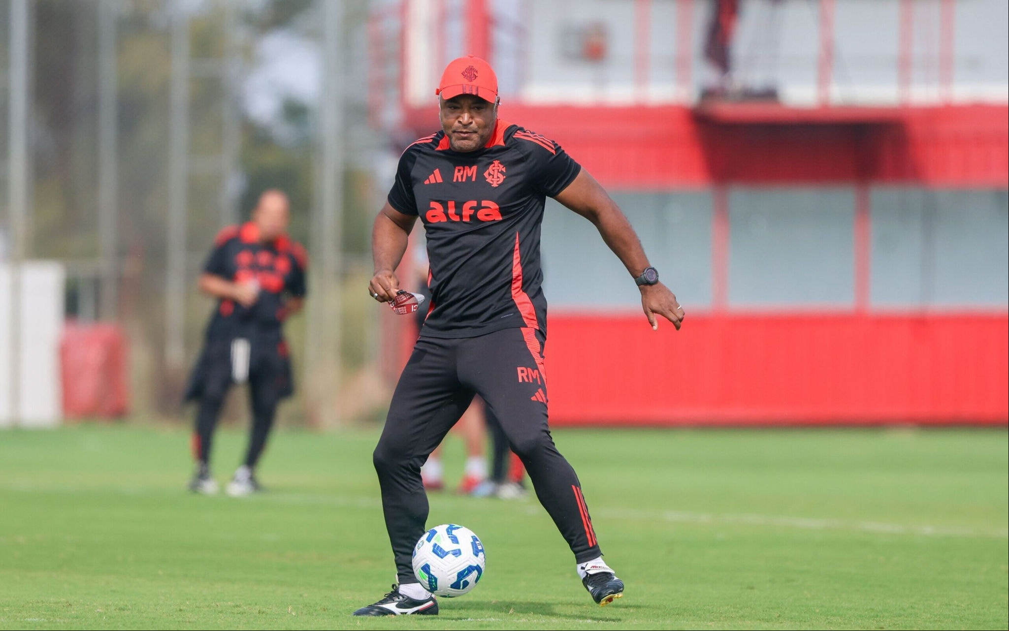 Roger Machado tem três confrontos definitivos em sete dias (Foto: Ricardo Duarte/SC Internacional)