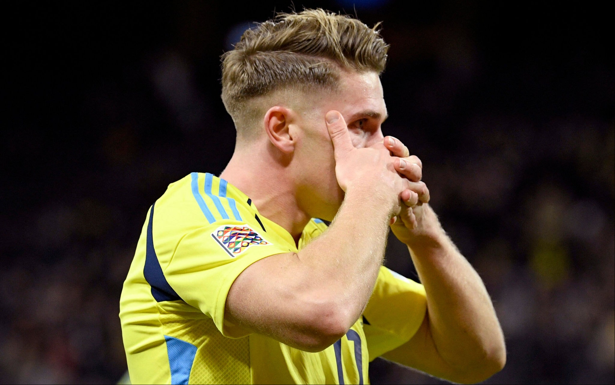Viktor Gyökeres, atacante sensação do futebol europeu, marou quatro gols pela Suécia contra o Azerbeijão (Foto: Jakob Akersten/AFP)
