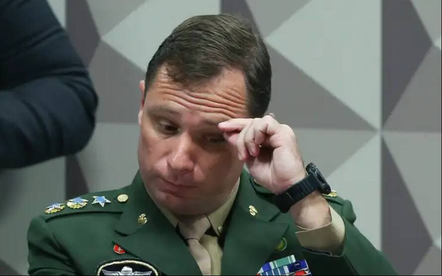 Na imagem, Mauro Cid; ele é ex-ajudante de ordens do ex-presidente Jair Bolsonaro (PL) A defesa do tenente-coronel Mauro Cid sustenta que não houve omissões por parte dele.