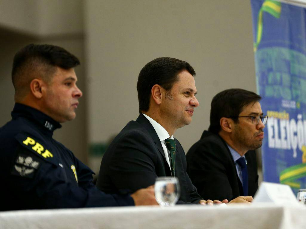 O diretor-geral da PRF, Silvinei Vasques, o ministro da Justiça e Segurança Pública, Anderson Torres, e o diretor-geral da PF, Márcio Nunes, durante entrevista coletiva sobre a Operação Eleições 2022 no segundo turno