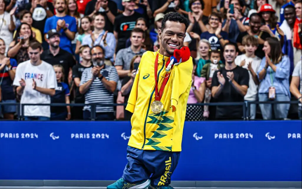 Gabrielzinho conquistou três ouros em Paris (Foto: Alexandre Schneider / B)
