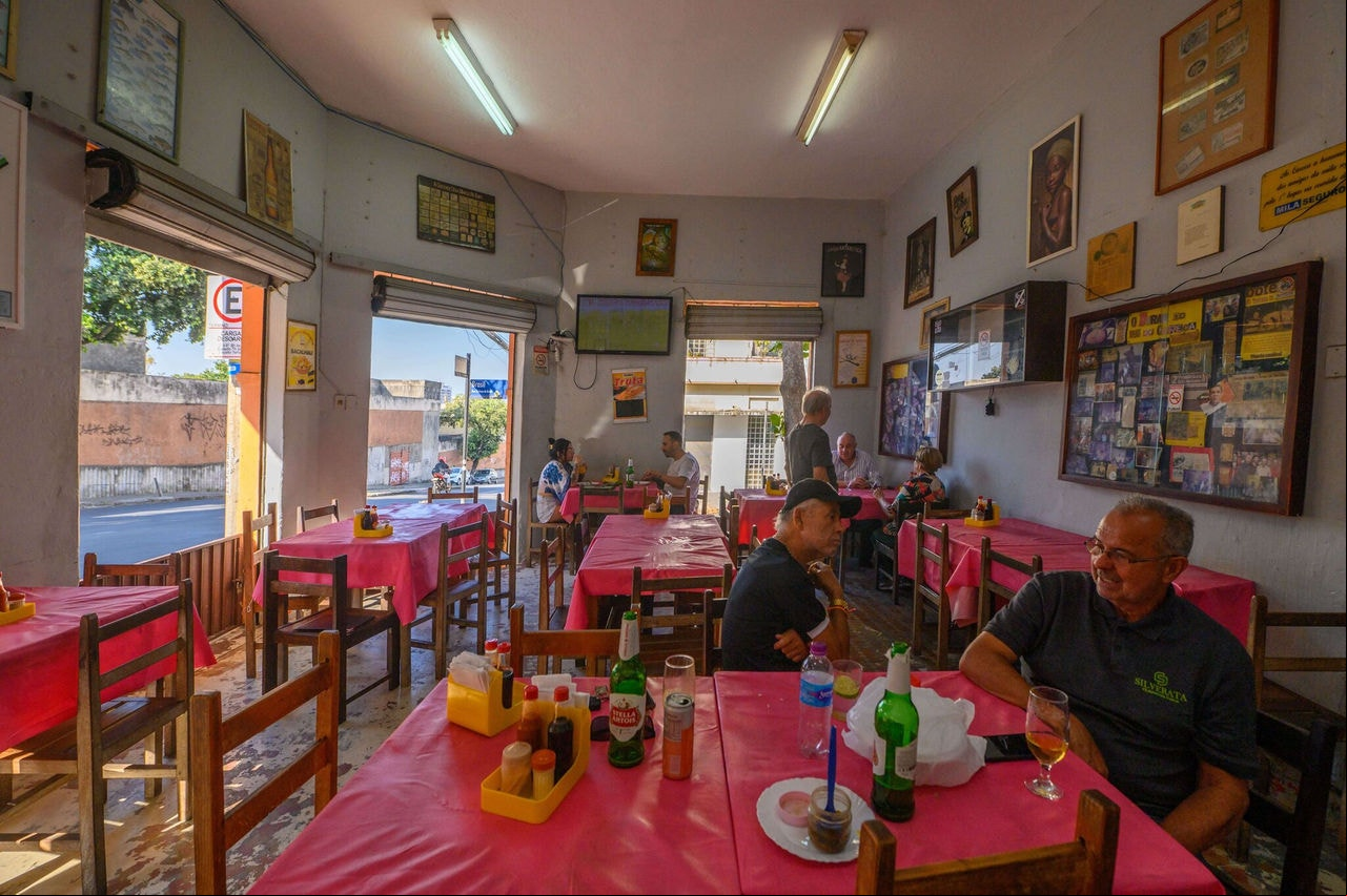 Aos 77 anos, com 52 deles dedicados ao balcão, Orcinio Gonçalves Ferreira, que virou lenda da gastronomia popular é homenageado na edição de 25 anos do Comida di Buteco.