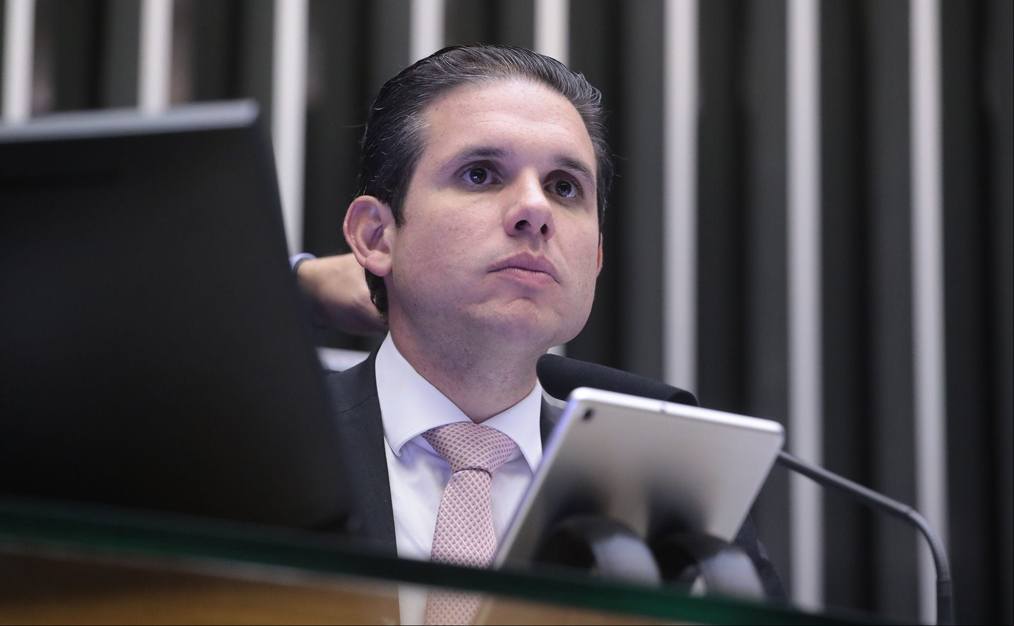 Hugo Motta indicou que a reforma do IR é prioridade sobre o PL da anistia, defendido pela oposição