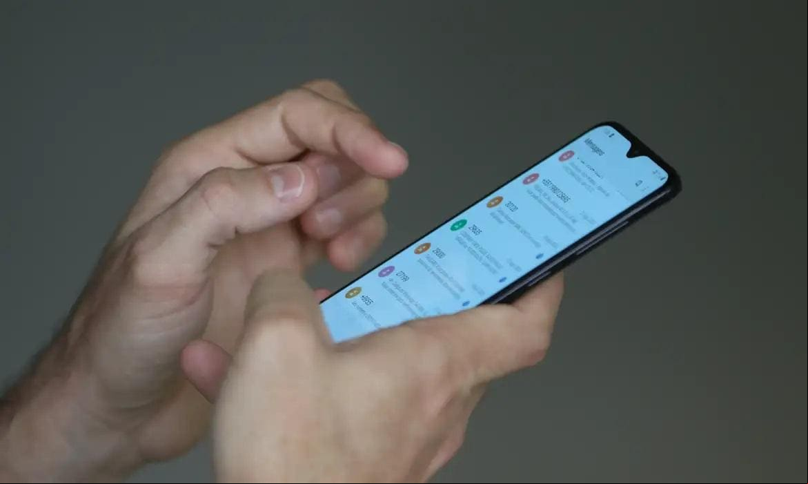 Golpes de phishing usam de celulares para 'pescar' informações pessoas das vítimas