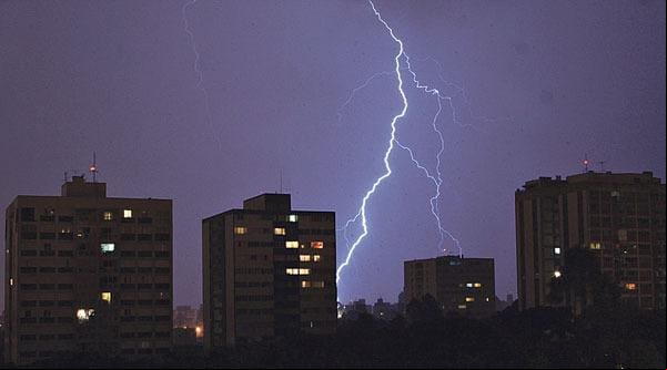 Aumento de descargas elétricas Imagem ilustrativa de descargas elétricas
