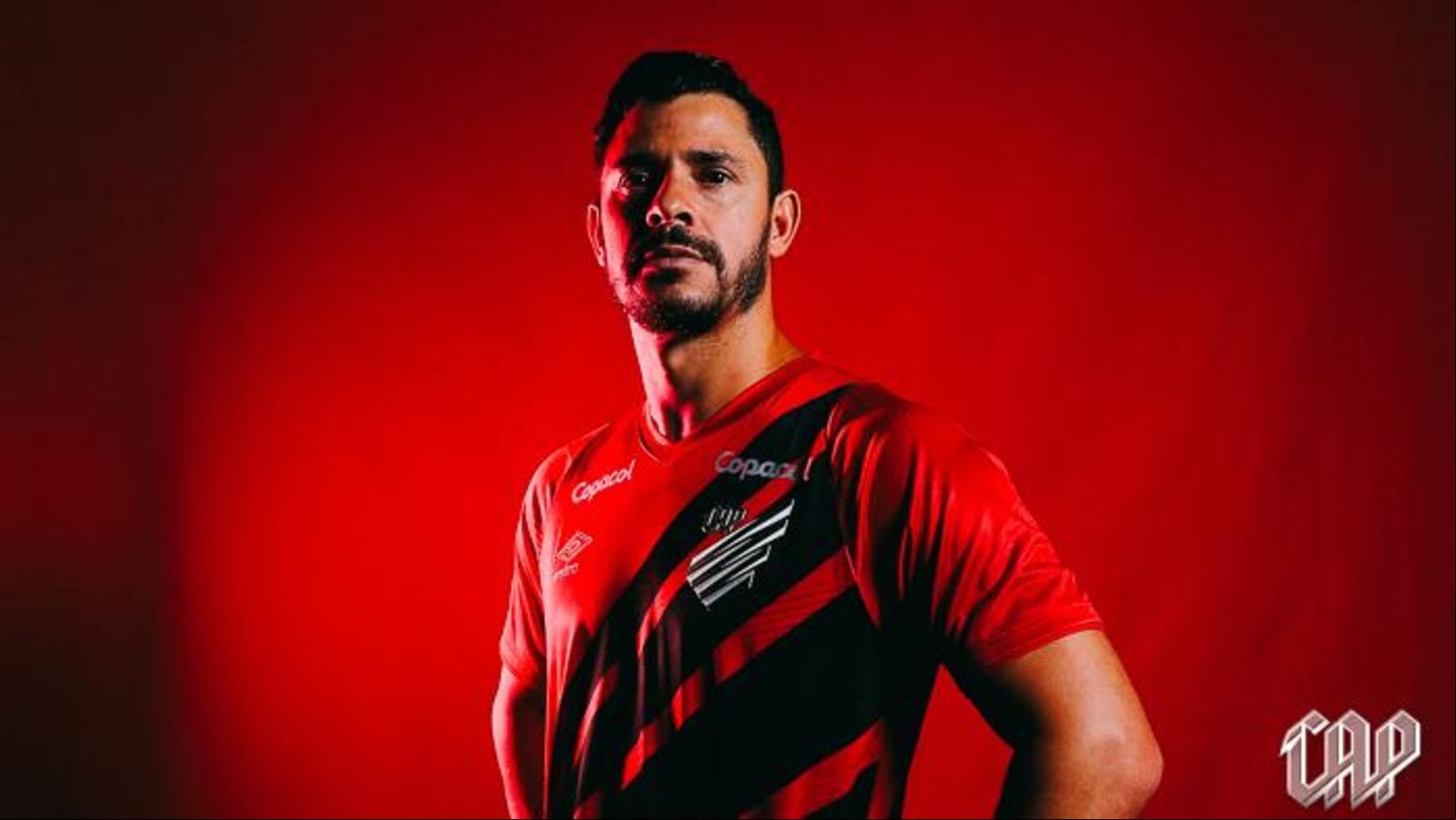 Giuliano foi revelado no Paraná Clube, rival do Furacão