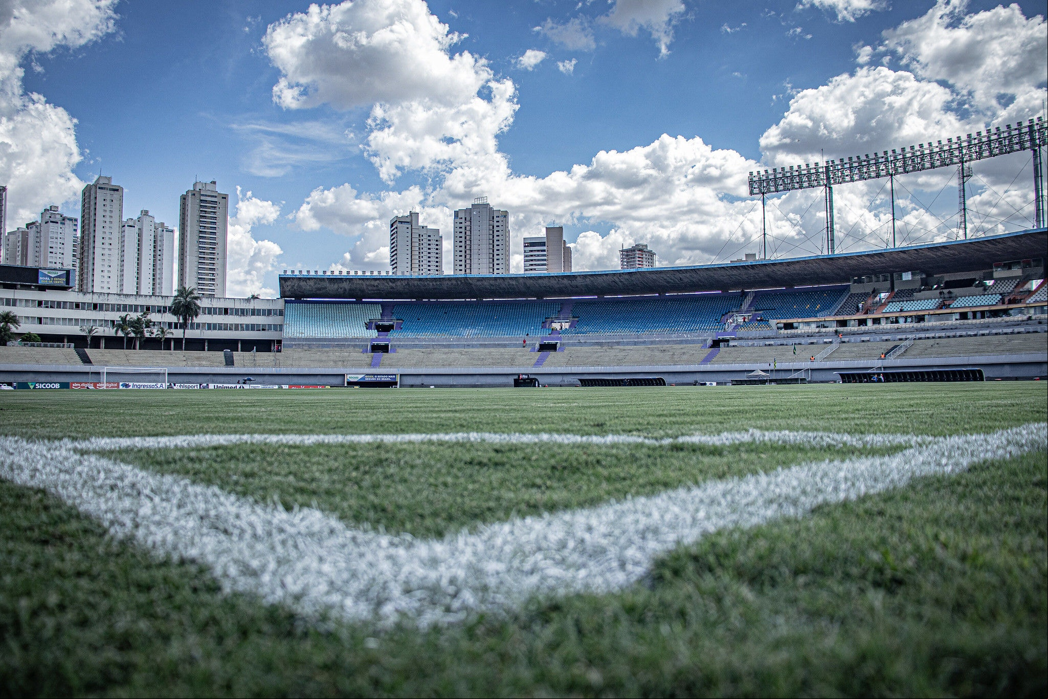 Jogo será no Serra Dourada, e não no OBA