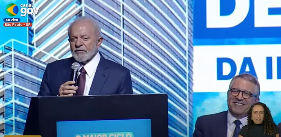O presidente Lula defendeu Alexandre Padilha (Relações Institucionais) durante cerimônia de inauguração da nova sede da Anfavea O presidente Lula defendeu Alexandre Padilha (Relações Institucionais) durante cerimônia de inauguração da nova sede da Anfavea