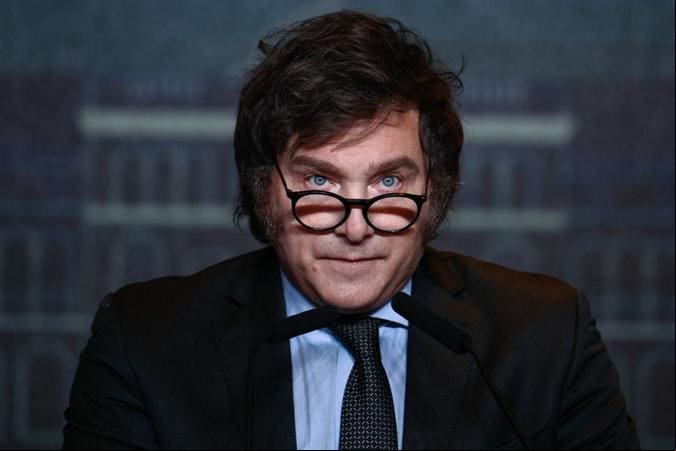 O presidente da Argentina, Javier Milei, virá ao Brasil para participar de um fórum ultraconservador no próximo sábado (6) e domingo (7), a Conferência de Ação Política Conservadora