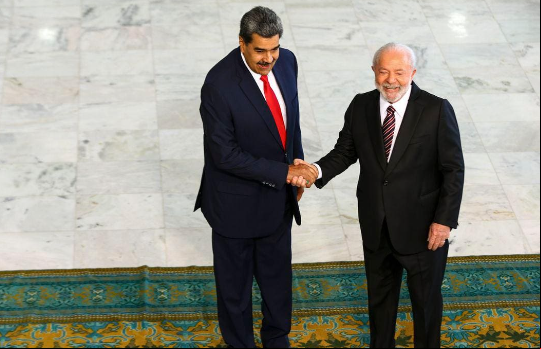 O presidente da República, Luiz Inácio Lula da Silva (PT), ao lado do presidente da Venezuela, Nicolás Maduro
