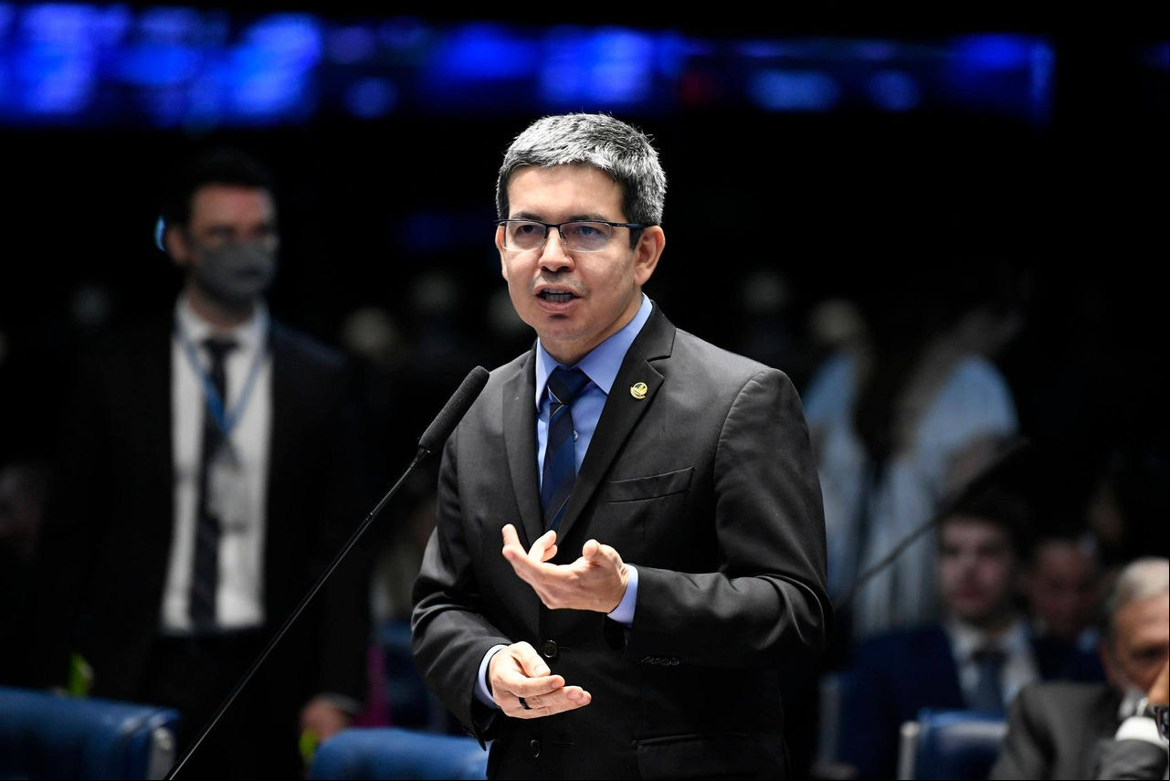 O senador Randolfe Rodrigues O senador Randolfe Rodrigues
