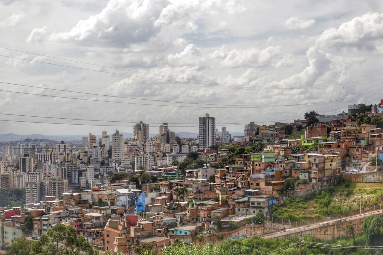 Dia deve ser de muitas nuvens em BH