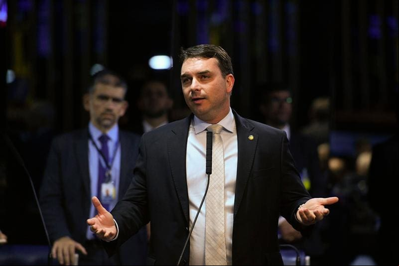 O senador Flávio Bolsonaro tem raras aparições na campanha nestas eleições municipais
