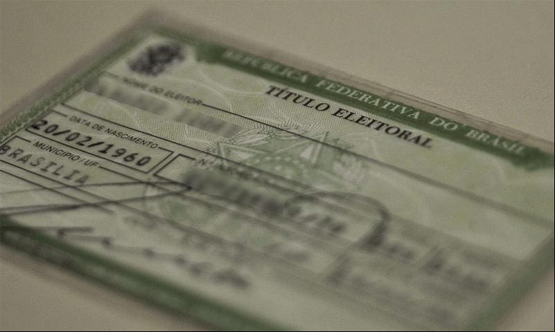 Os cidadãos podem solicitar serviços relacionados ao título de eleitor, como cadastrar biometria, atualizar dados, regularizar pendências, pedir para mudar local de votação, transferir para outro município e fazer o alistamento eleitoral.