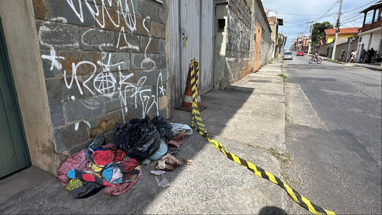O corpo de um bebê recém-nascido foi encontrado no local por um gari que fazia a coleta de lixo