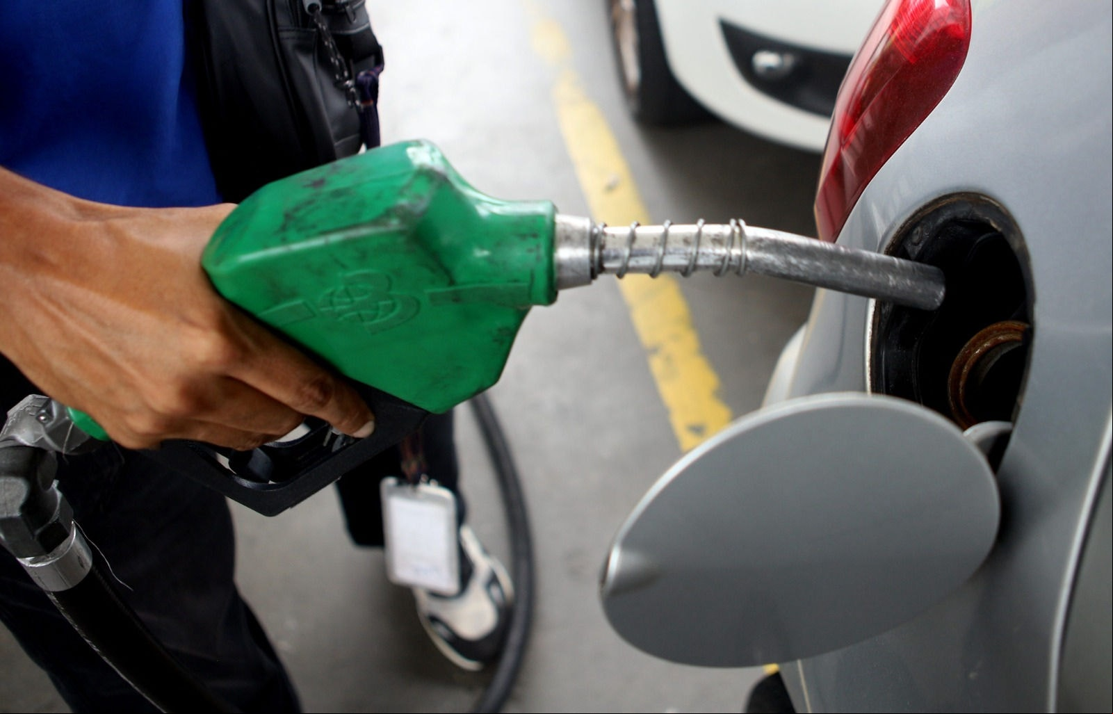 Corte no preço da gasolina ainda está bem abaixo do anunciado pela Petrobras