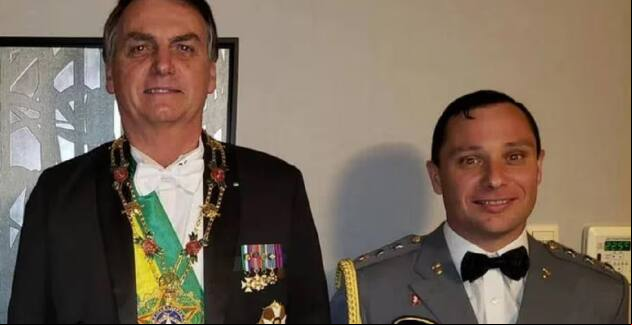 Mauro Cid foi preso em operação que mira também Bolsonaro por suspeita de falsificação de cartão de vacina Mauro Cid foi preso em operação que mira também Bolsonaro por suspeita de falsificação de cartão de vacina