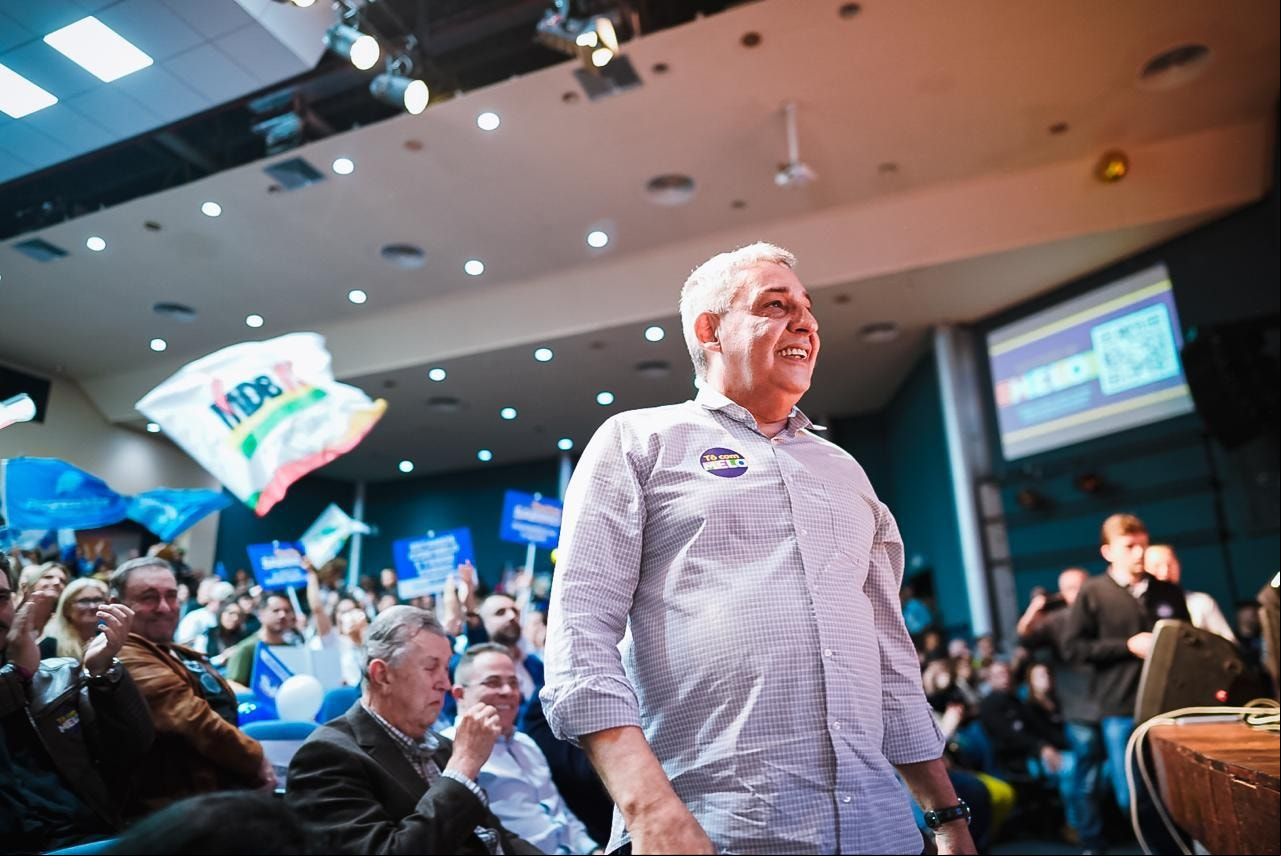 O atual prefeito de Porto Alegre, Sebastião Melo (MDB), foi reeleito neste domingo (27)