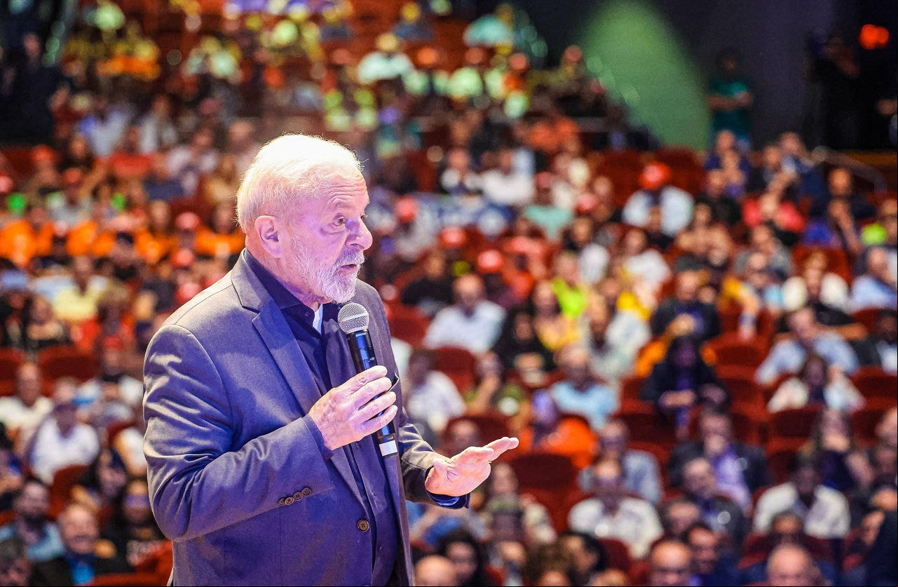 Em evento no RS, Lula itiu queda na popularidade: "É porque eu estou aquém do que o povo esperava que eu estivesse, eu não estou cumprindo aquilo que prometi" Em evento no RS, Lula itiu queda na popularidade: "É porque eu estou aquém do que o povo esperava que eu estivesse, eu não estou cumprindo aquilo que prometi"