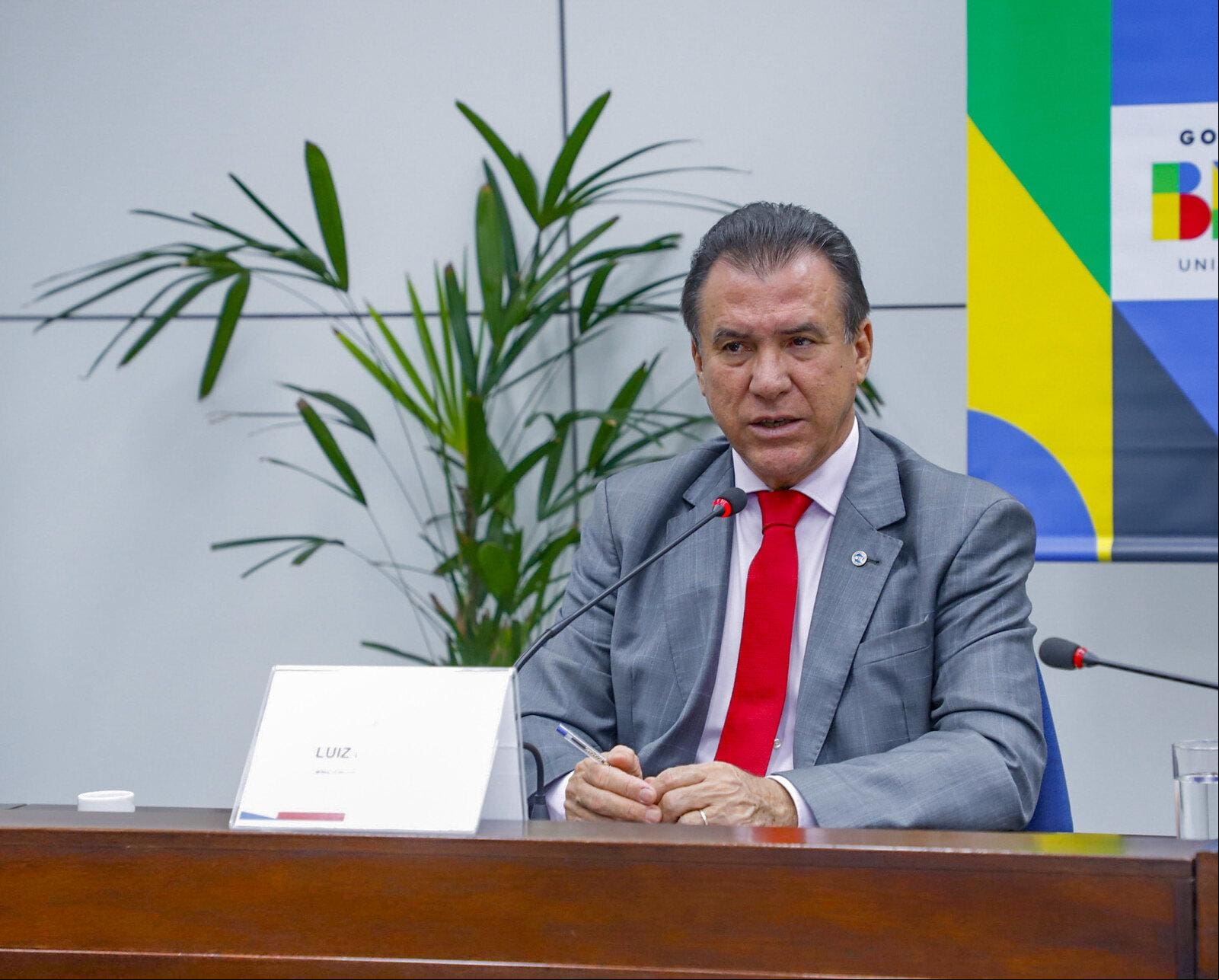 Ministro do Trabalho e Emprego Luiz Marinho Ministro do Trabalho e Emprego, Luiz Marinho, fará pronunciamento em rede nacional às vésperas do Dia do Trabalhador