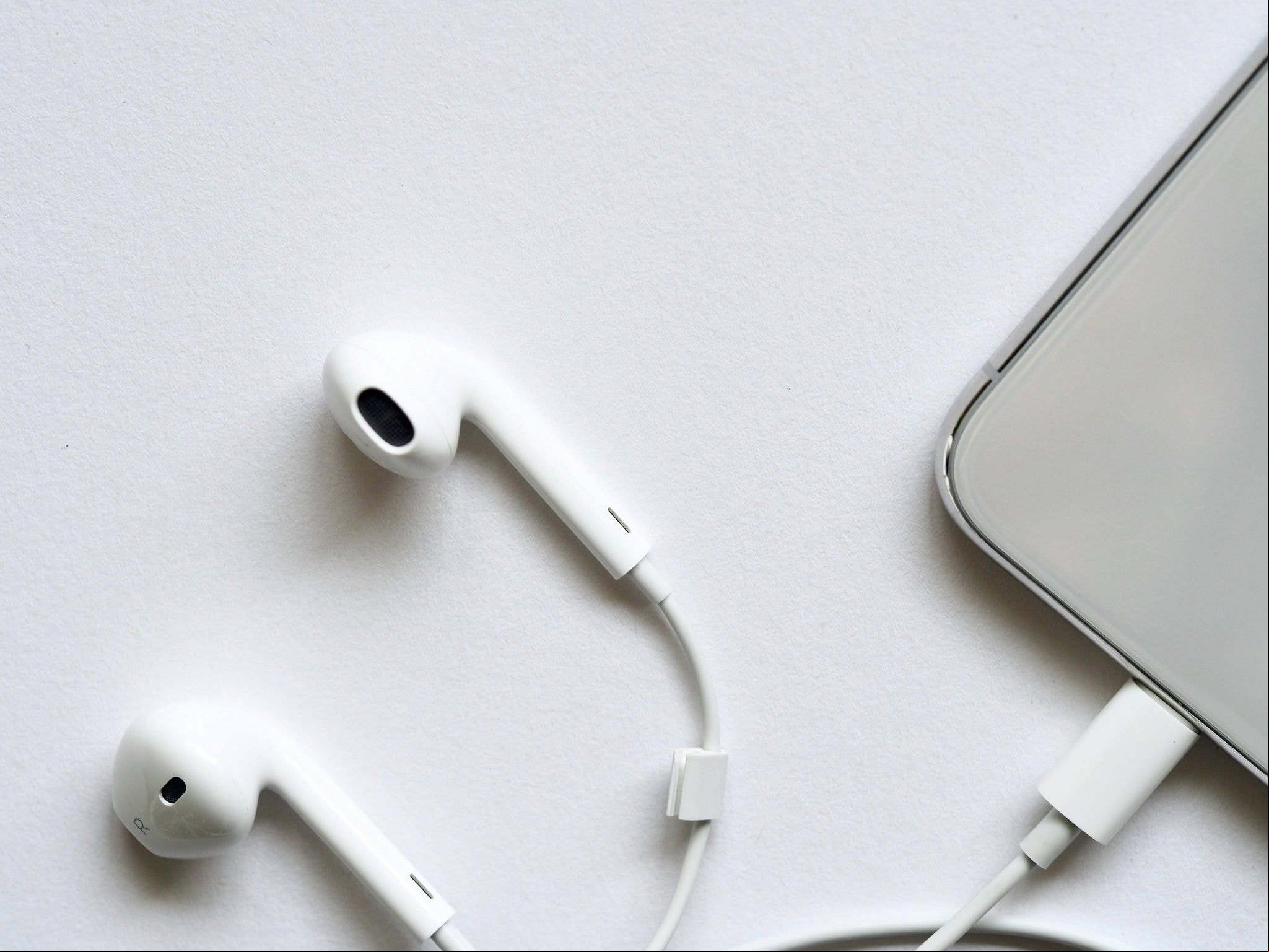 Imagem ilustrativa de fones de ouvido