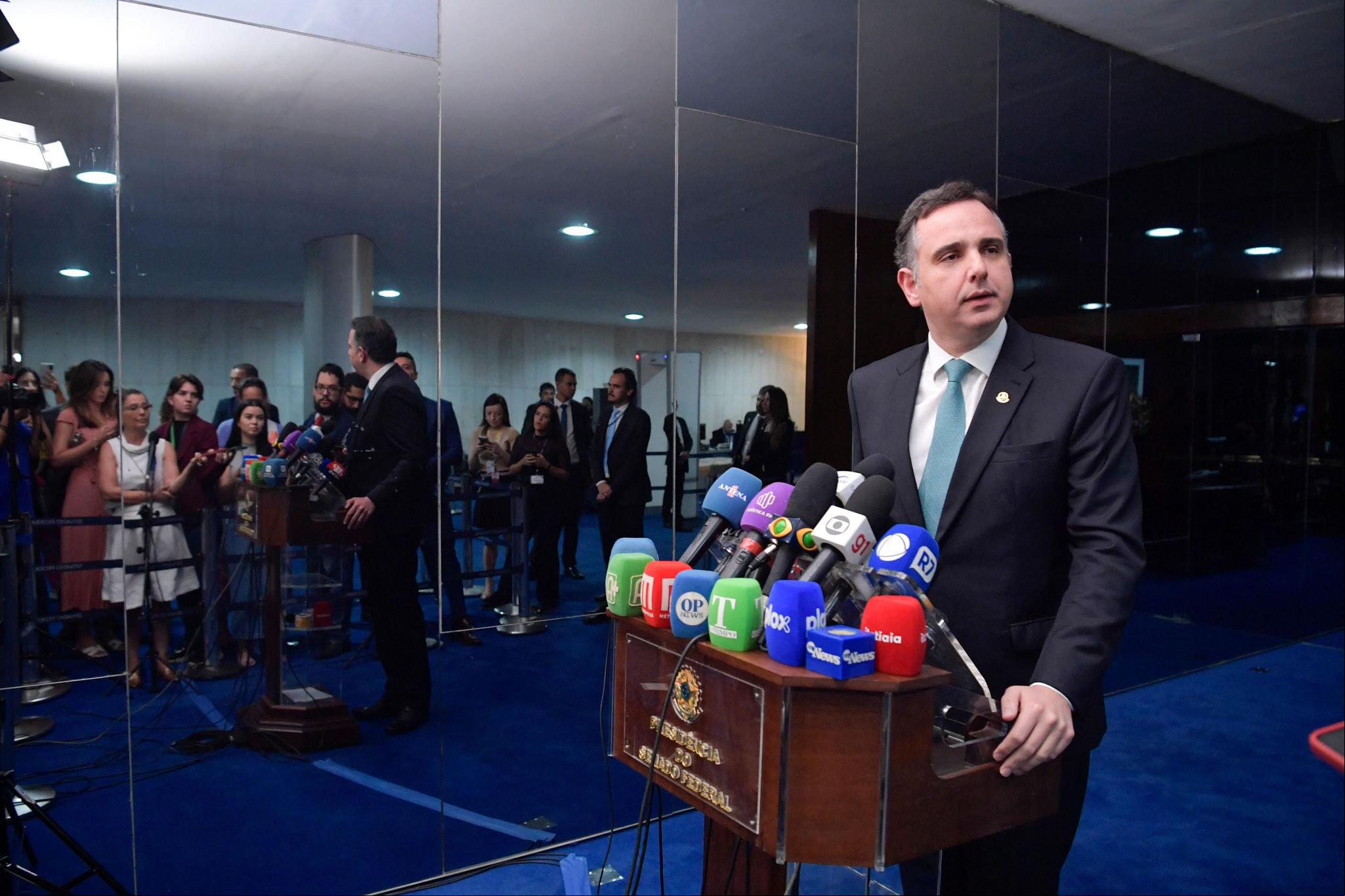 Rodrigo Pacheco, presidente do Senado, em conversa com jornalistas