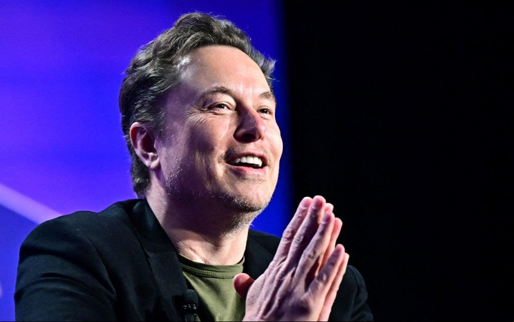 Elon Musk elogiou 'preocupação' de Lira sobre bloqueio de bens da Starlink e uso de VPN por Simões após bloqueio do X