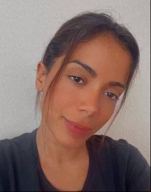 Anitta relata tratamento de Epstein-Barr, vírus que pode levar à esclerose múltipla Anitta relata tratamento de Epstein-Barr, vírus que pode levar à esclerose múltipla