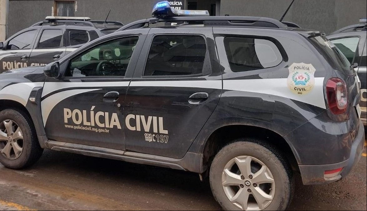 Durante a operação, foram apreendidos documentos, computadores e celulares