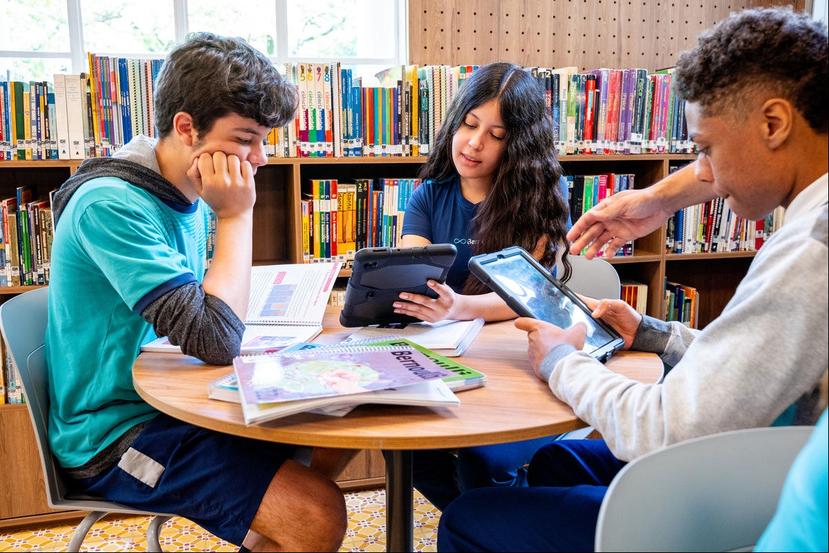 Com olhar voltado para o futuro, Bernoulli Educação reafirma seu compromisso de formar melhores pessoas para o mundo