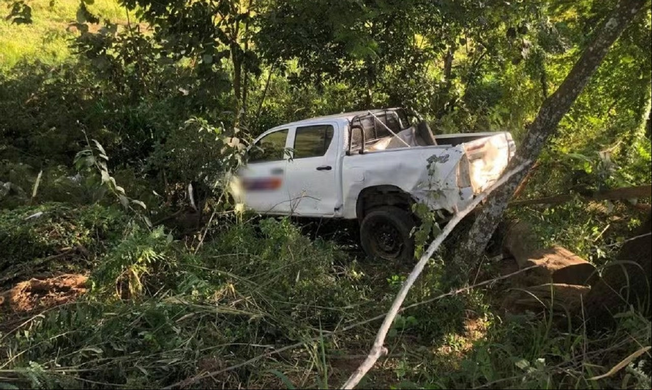  Caminhonente saiu da pista após batida