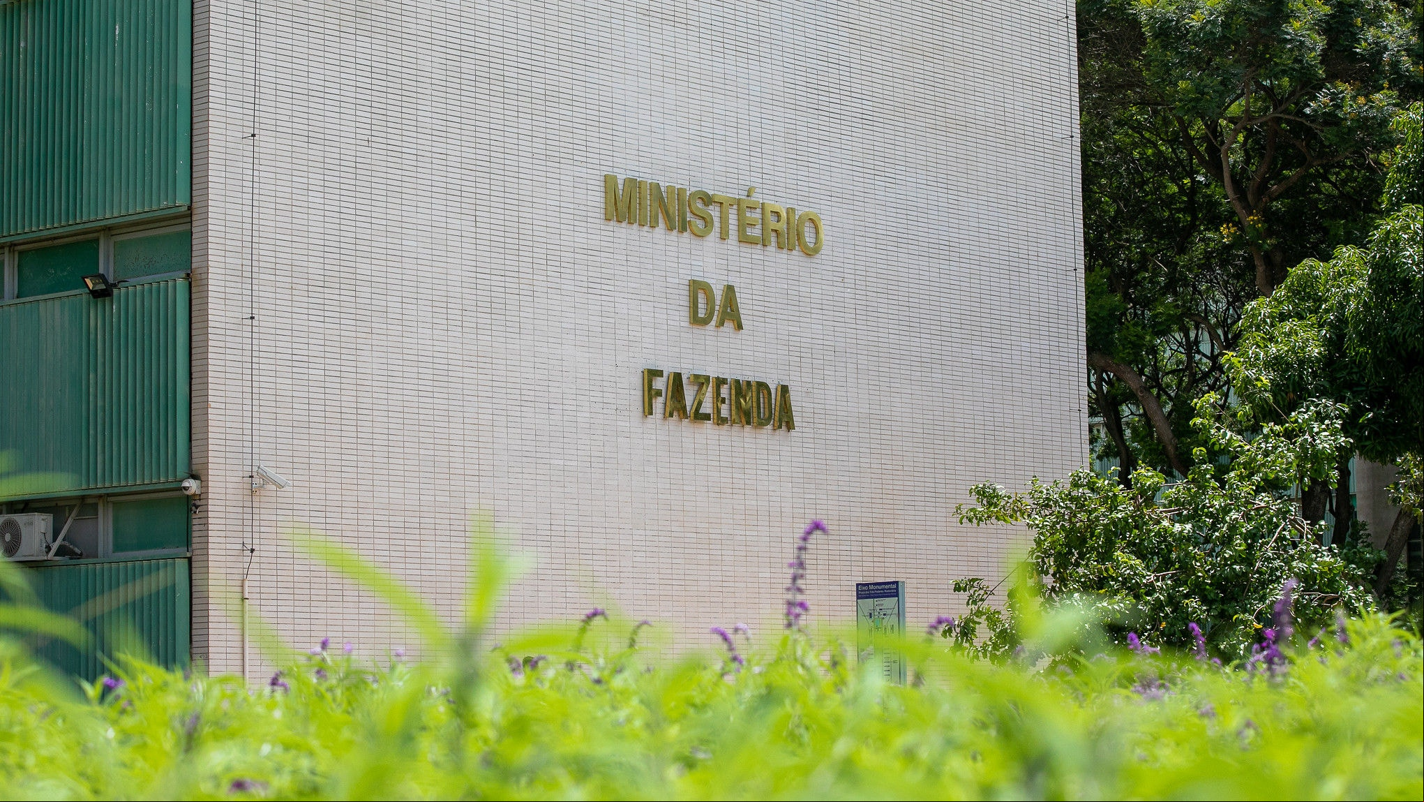 Ministério da Fazenda A meta fiscal de 2025 apenas será cumprida em função da margem de tolerância prevista e das deduções autorizadas
