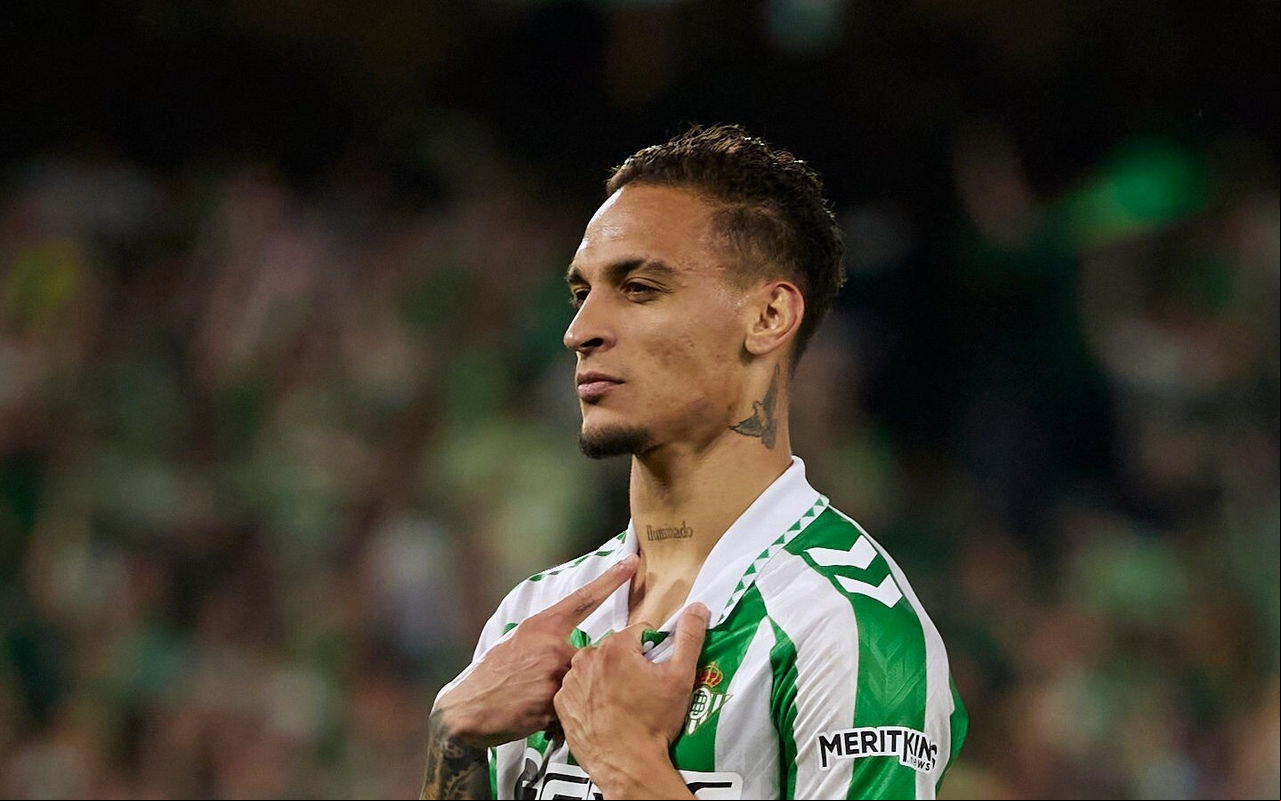 Antony comemorando gol pelo Real Bétis contra a Fiorentina (Foto: Reprodução/Bétis)