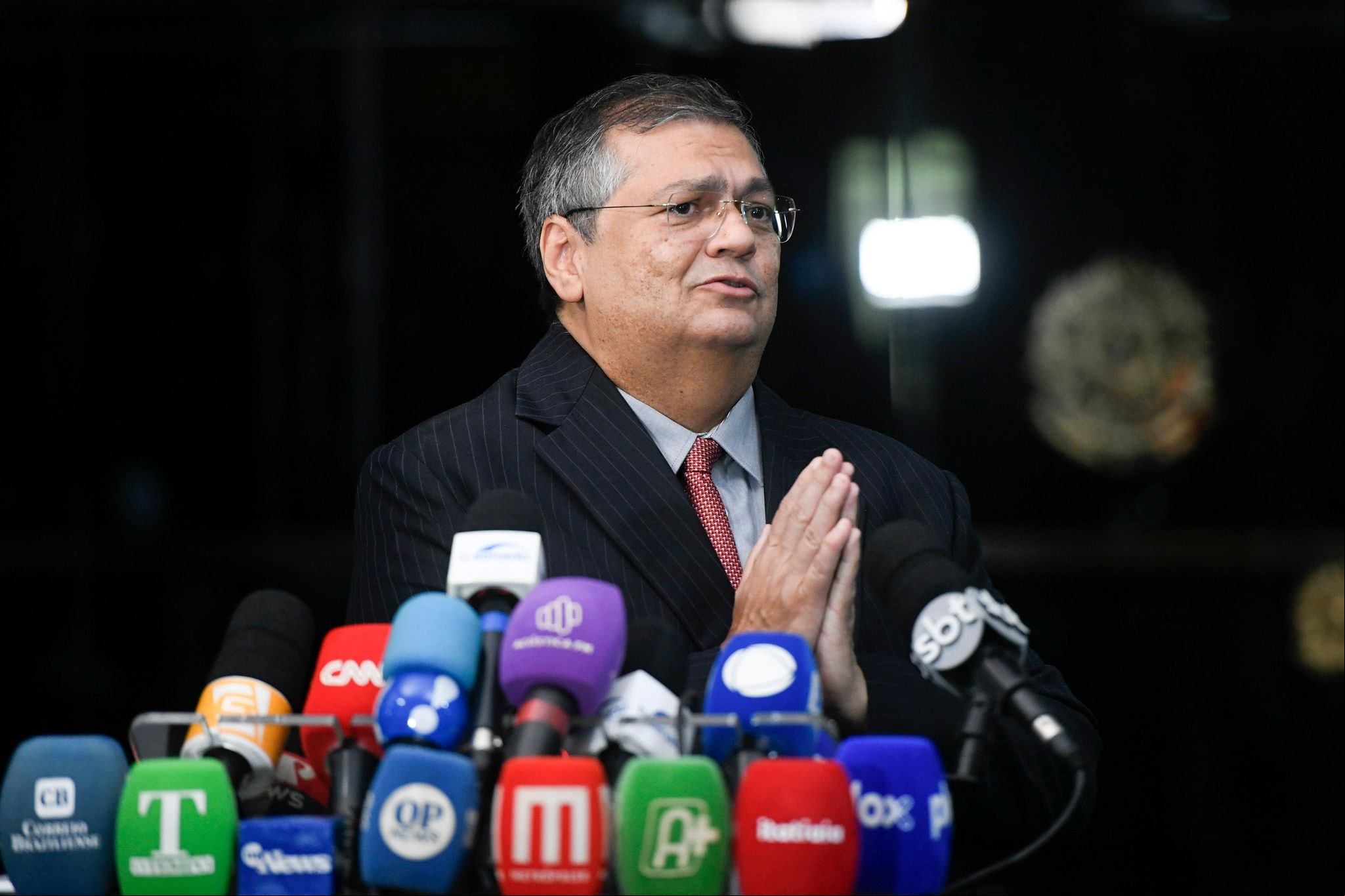O ministro Flávio Dino, indicado de Lula ao STF, em conversa com jornalistas