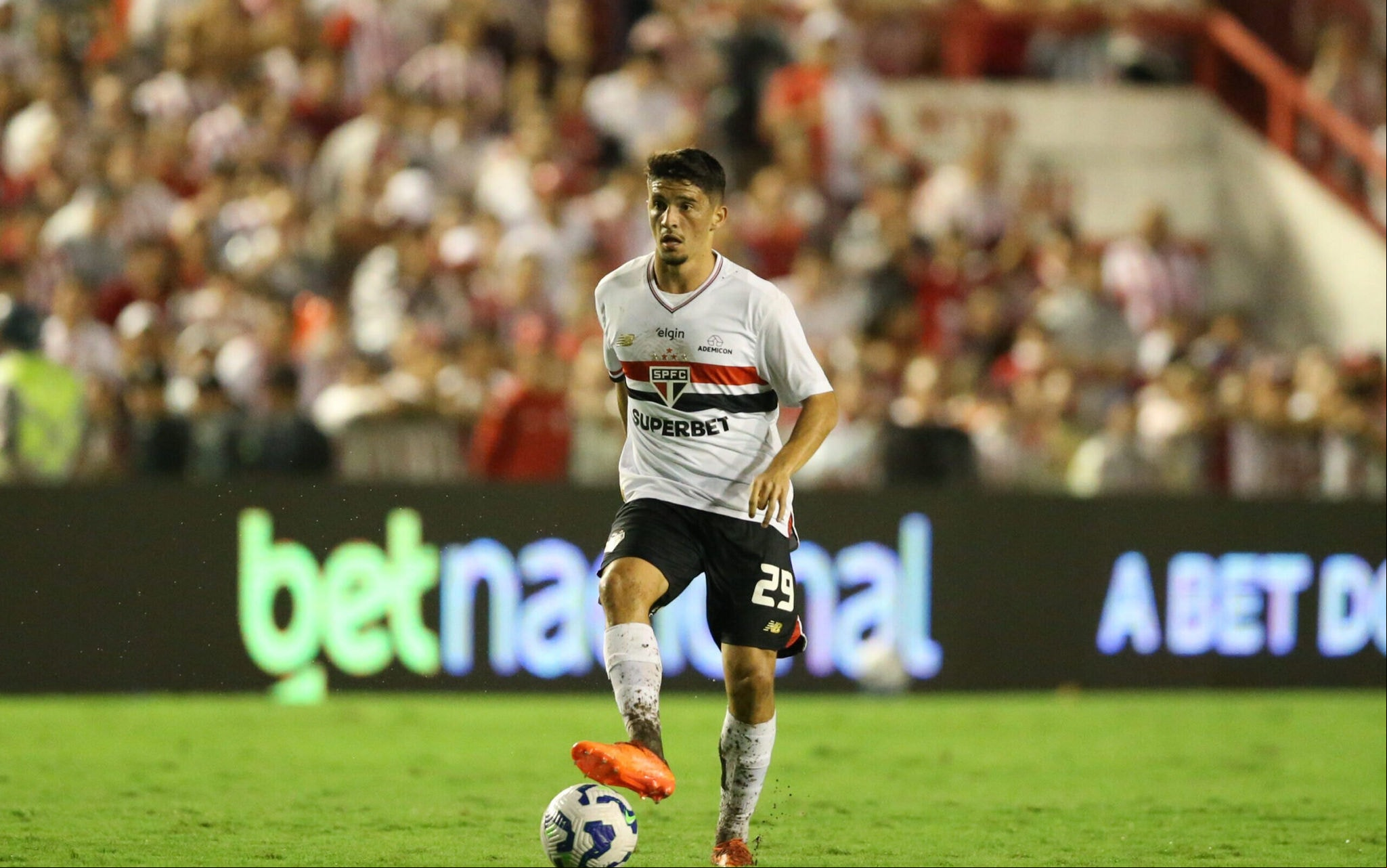 Pablo Maia caminha para renovar com o Tricolor (Foto: Marlon Costa/AGIF)