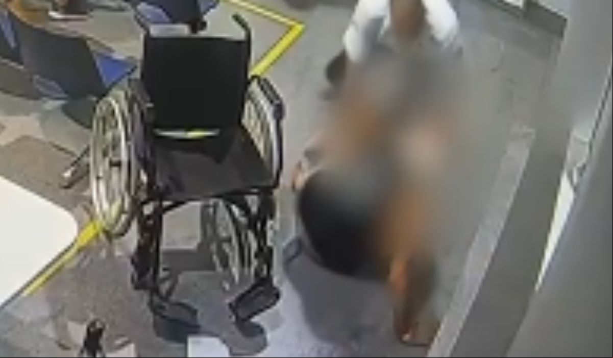 Câmeras de segurança do local gravaram as agressões