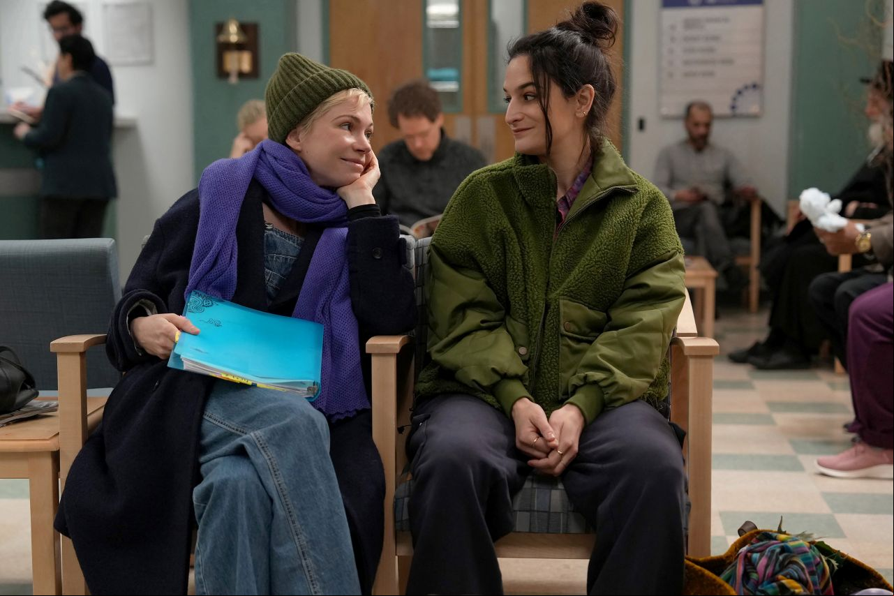 Michelle Williams e Jenny Jenny Slate comovem como melhores amigas em "Morrendo por Sexo"