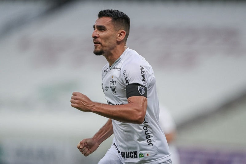 Junior Alonso Zagueiro Junior Alonso pode voltar a vestir a camisa do Galo