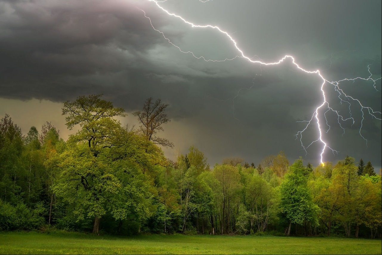 INMET emite alerta laranja de tempestade com ventos de até 100 km/h em Uruguaiana e região até domingo (25)