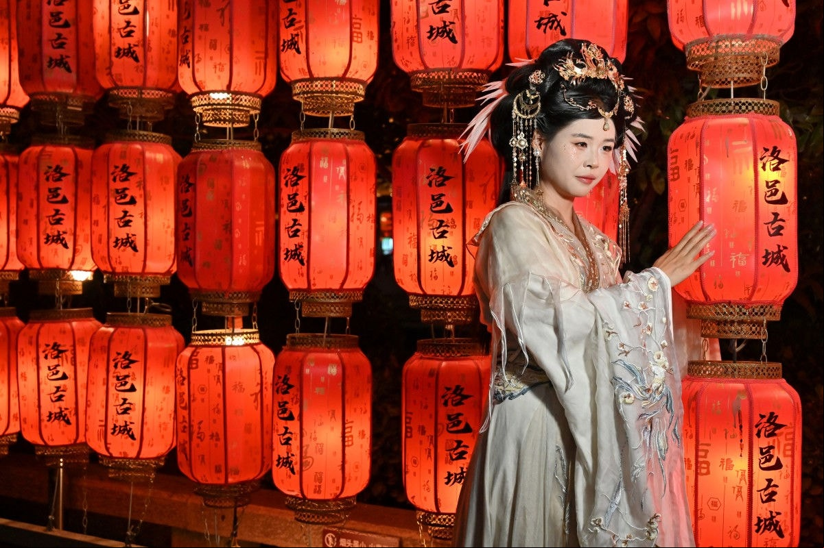 Apresentação teatral tradicional na província de Henan, China Central (foto Adek BERRY /AFP)