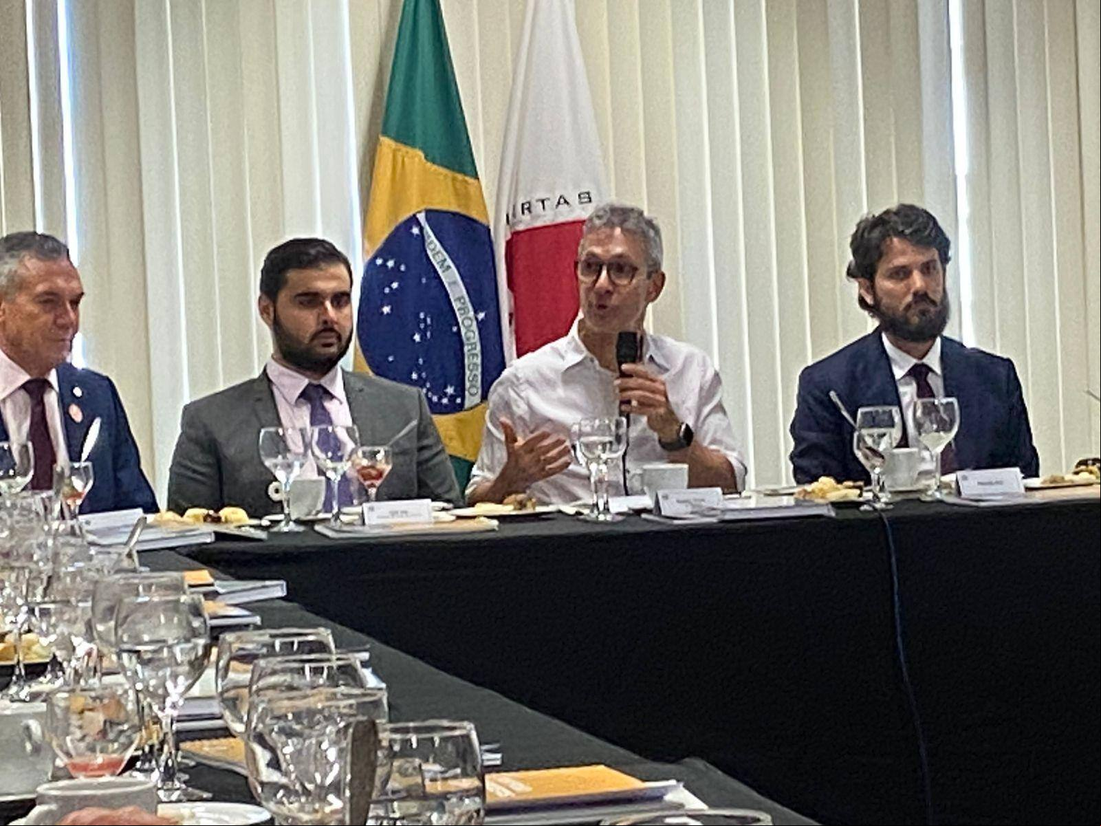 Zema esteve na reunião ao lado dos articuladores políticos Igor Eto e Marcelo Aro